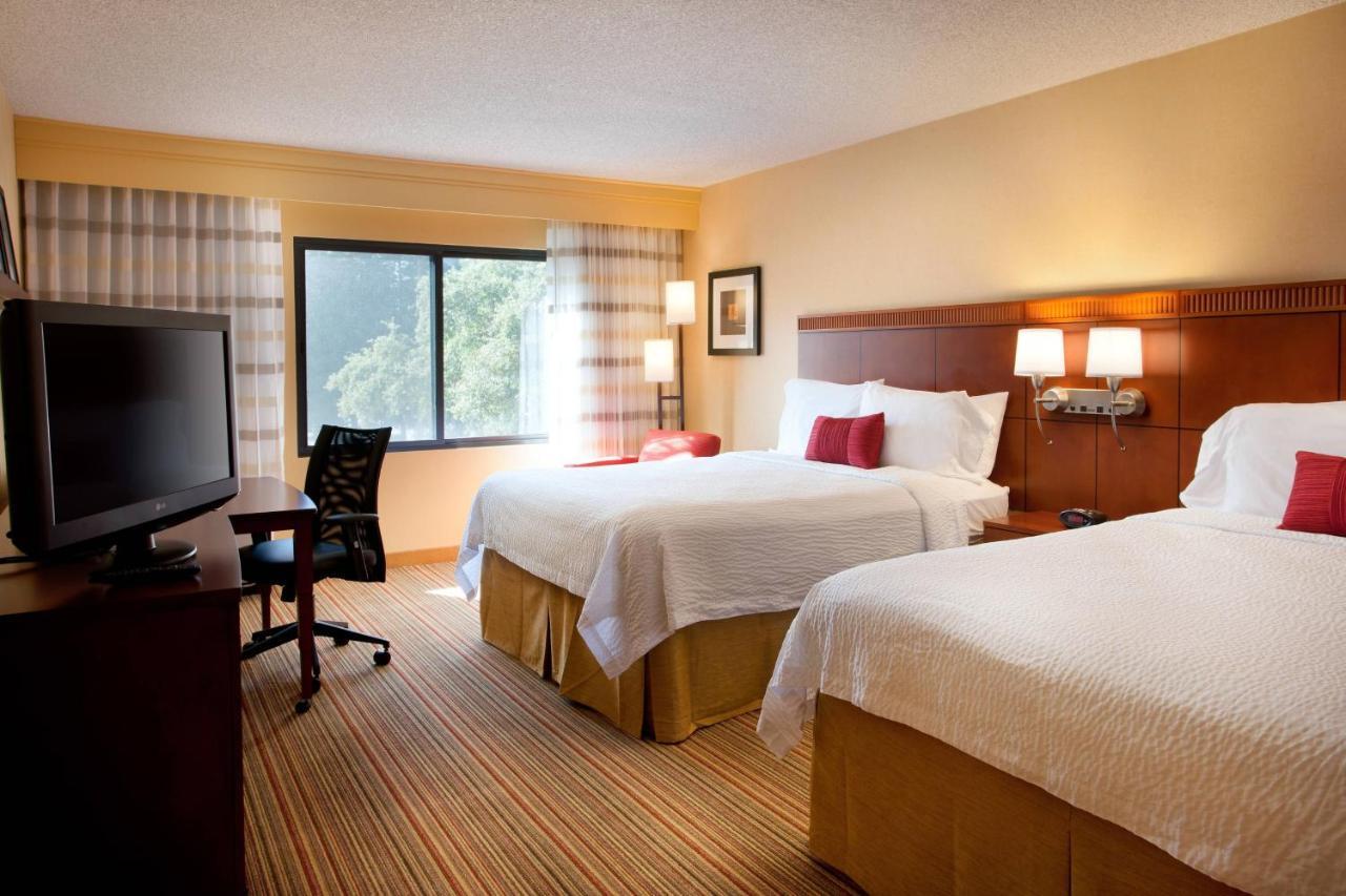 Courtyard Sacramento Airport Natomas Hotel Exterior photo