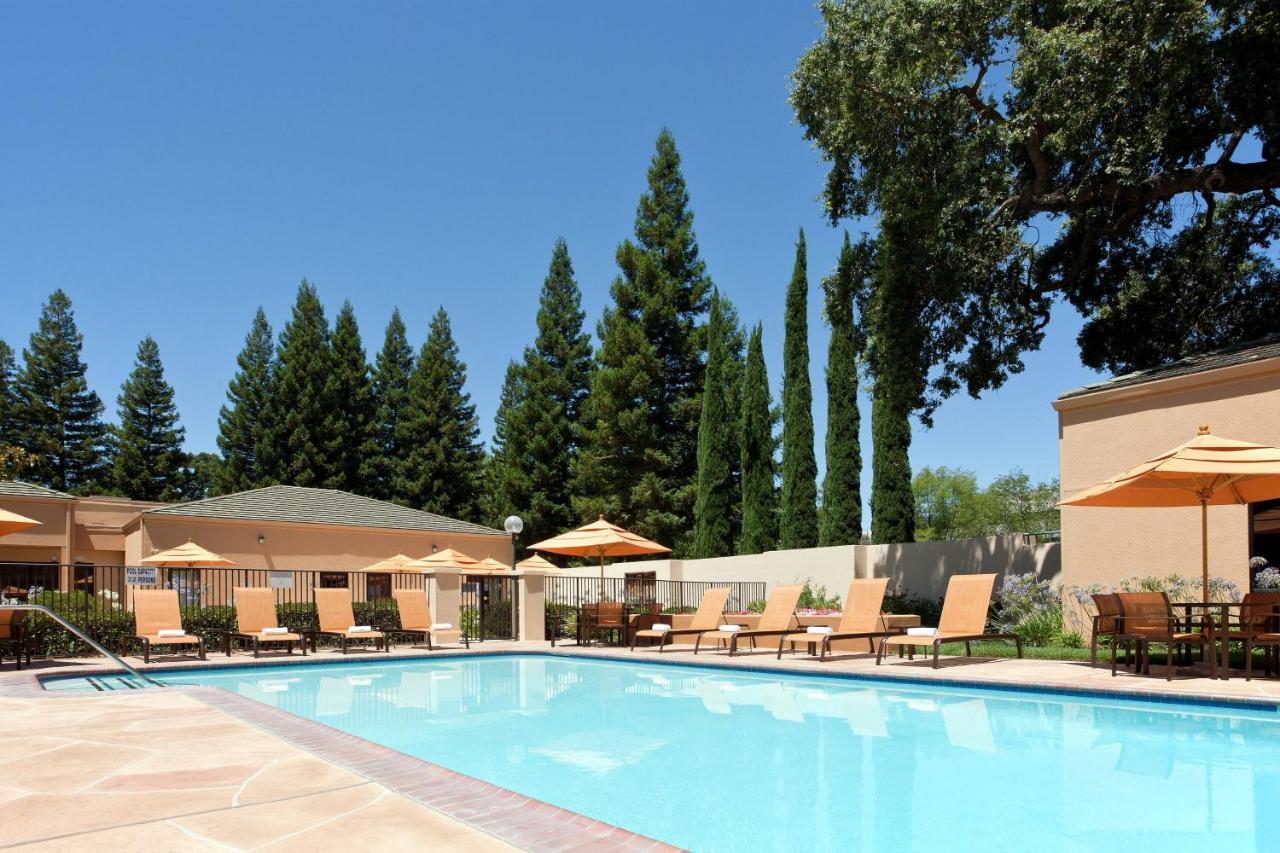 Courtyard Sacramento Airport Natomas Hotel Exterior photo