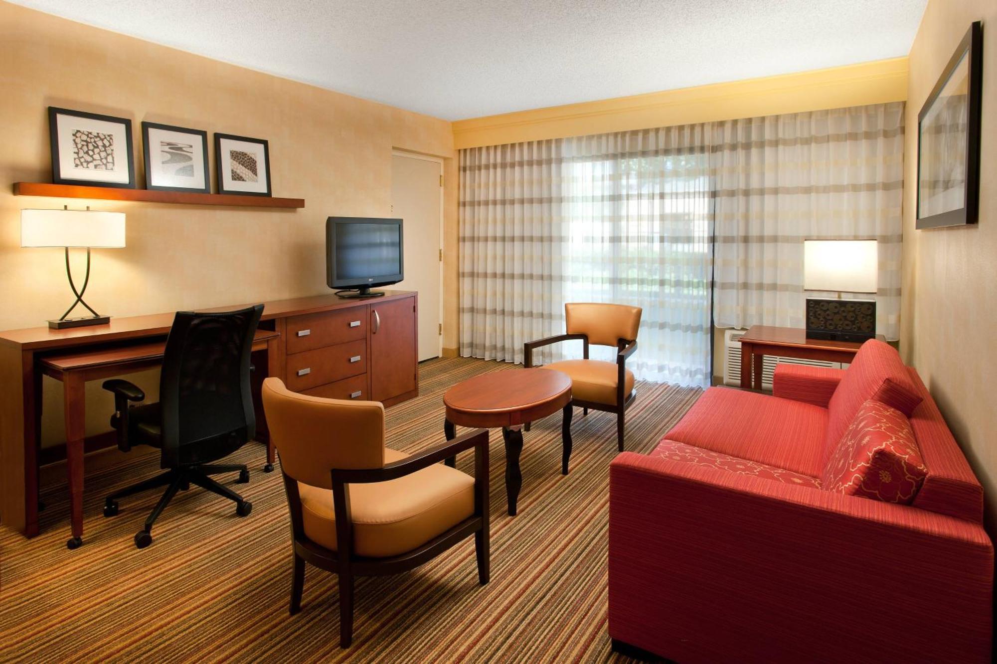 Courtyard Sacramento Airport Natomas Hotel Exterior photo