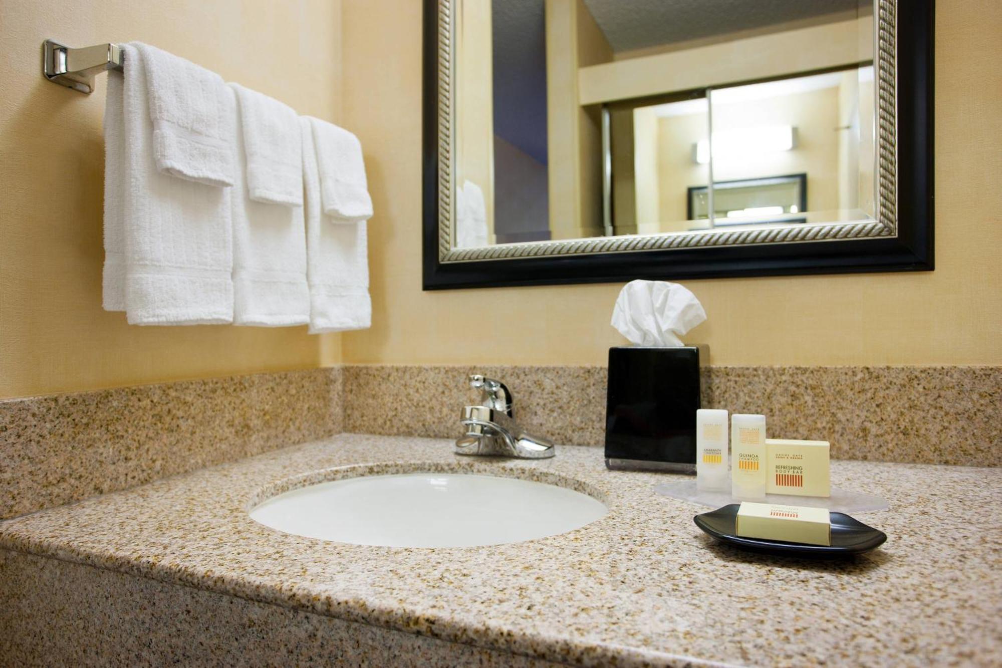 Courtyard Sacramento Airport Natomas Hotel Exterior photo
