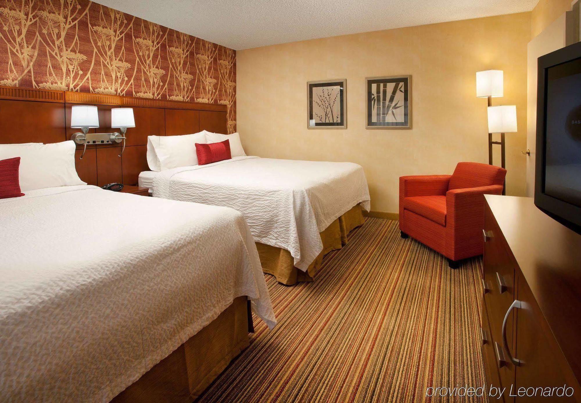 Courtyard Sacramento Airport Natomas Hotel Room photo