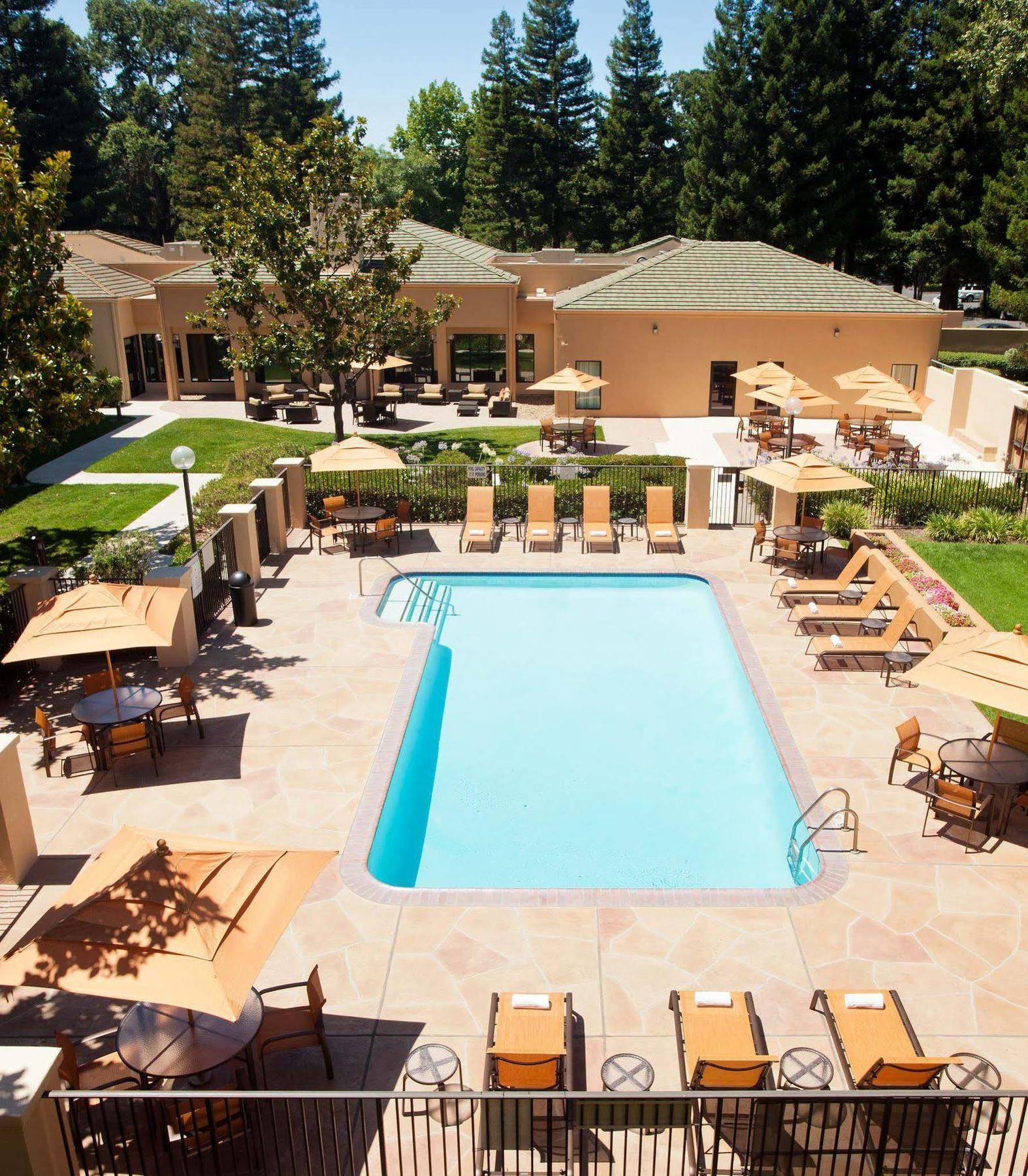 Courtyard Sacramento Airport Natomas Hotel Exterior photo